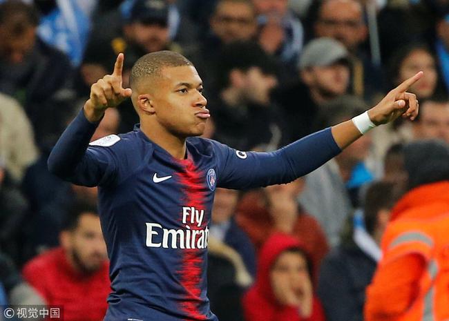 瓦拉内：去皇马前齐达内亲自给我打了电话；穆里尼奥很有魅力