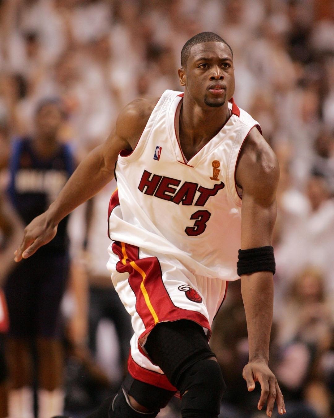 NBA焦点 火箭120-96战胜篮网