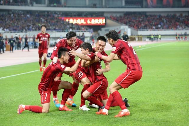 为什么打者在打击前要用球棒敲鞋