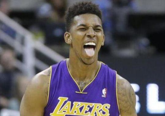 圣地亚哥教士队宣布将托尼·关恩的雕像树立在球场正门口