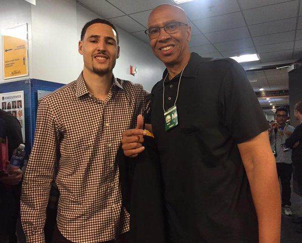 卖光主力却冲击欧冠区，英超黑马崛起！小球会巧妙运作，维拉都要服气