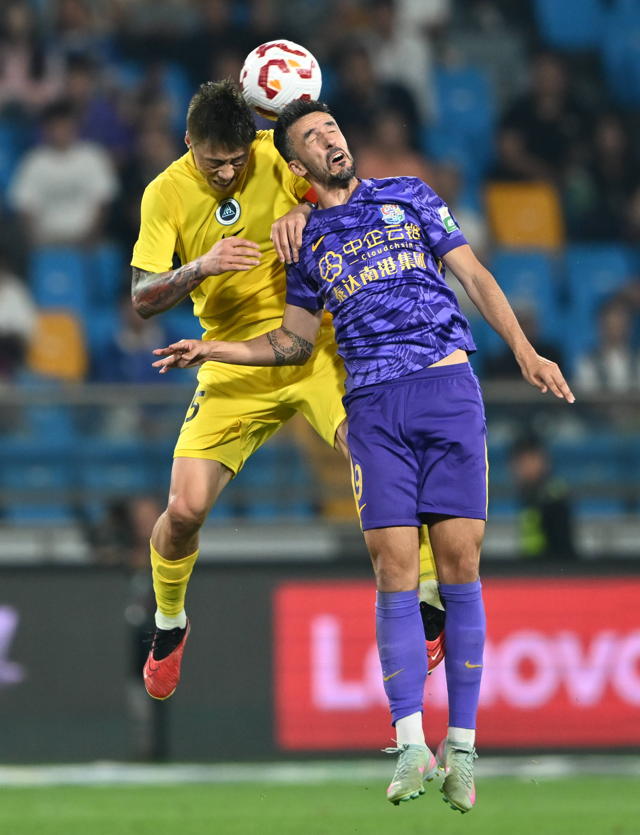 如何评价？CBA杯多人因地板贴纸滑倒引争议：希望引起重视