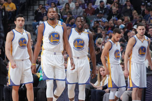 KPL夏季赛首日重庆狼队横扫济南RW侠 SK、小胖放松受访丨KPL封面观察