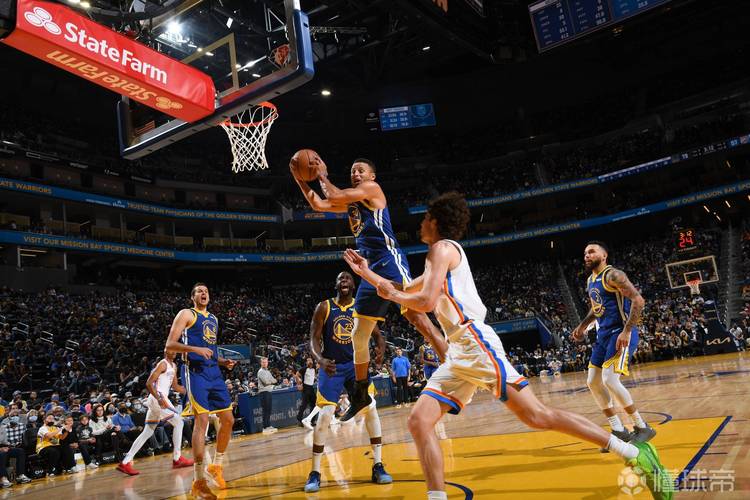 米兰1分钟进球！特奥拙劣演技假摔被罚下！总分1-2无缘欧冠16强！