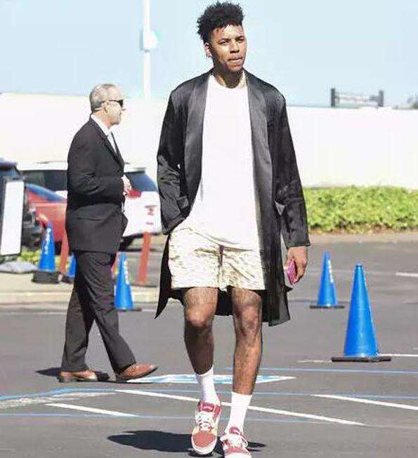 不打了！再见字母哥！又一NBA超巨宣布伤停