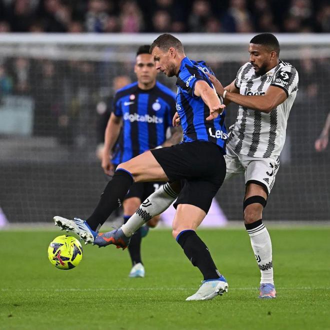 ESPN：曼联冬窗难有大手笔，中场引援可能只有施蒂勒可行